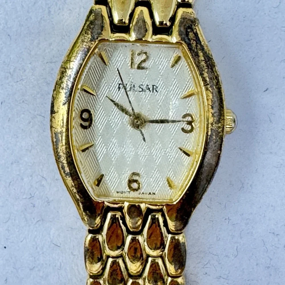 Vintage PULSAR 1N01-X055 Gold Tone Women's Watch New Battery Working Sieko